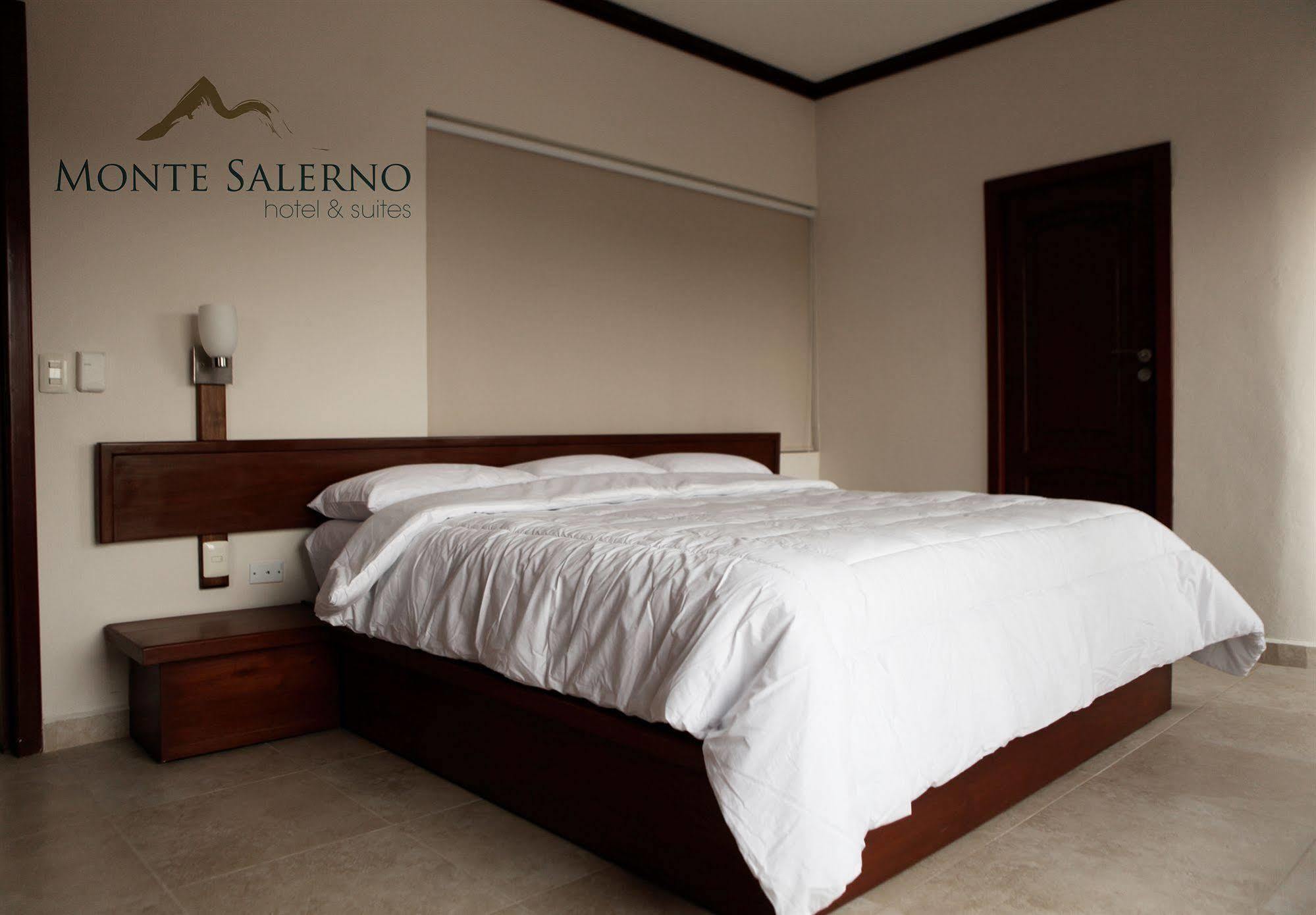Monte Salerno Hotel & Suites Montemorelos Exteriör bild