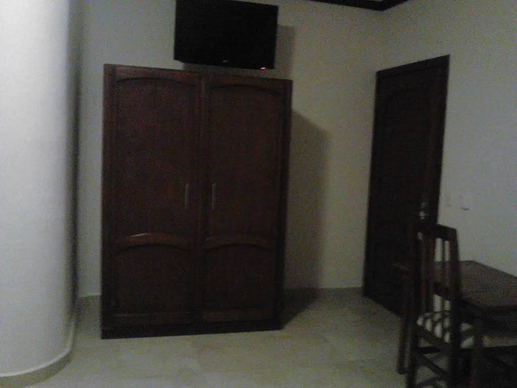 Monte Salerno Hotel & Suites Montemorelos Exteriör bild
