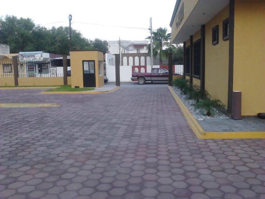 Monte Salerno Hotel & Suites Montemorelos Exteriör bild